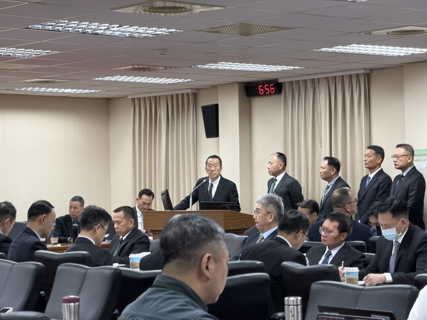 閃兵風波!顧立雄常備體未變、修改替代役標準!立委林楚茵:「閃兵」獲三金獎勵是否該撤回! 國防部長顧立雄出席立法院外交及國防委員會報告業務。(記者/司徒 攝)