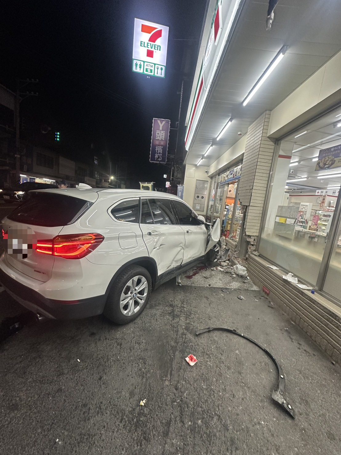 （有影片）／非飆仔競速　埔心車禍意外　BMW撞進7-11超商4人受傷 - https://www.watchmedia01.com