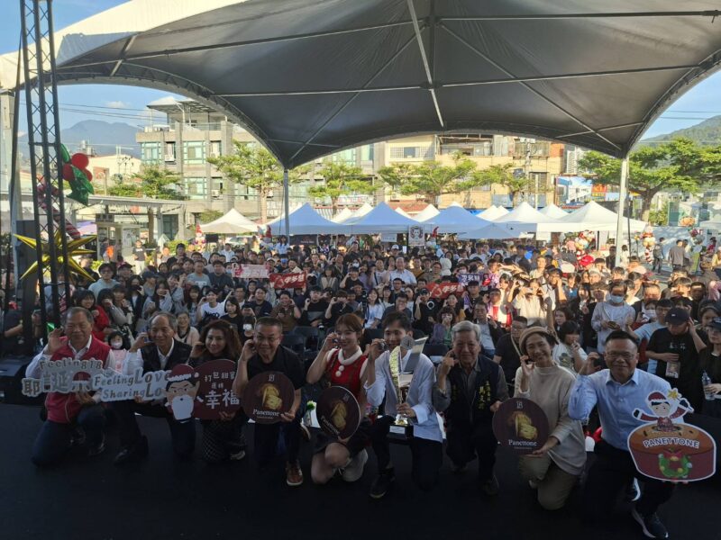 圖文：Feeling18聖誕麵包潘那朵尼(Panettone)分享會 女神李多慧為世界冠軍甜蜜加持。 