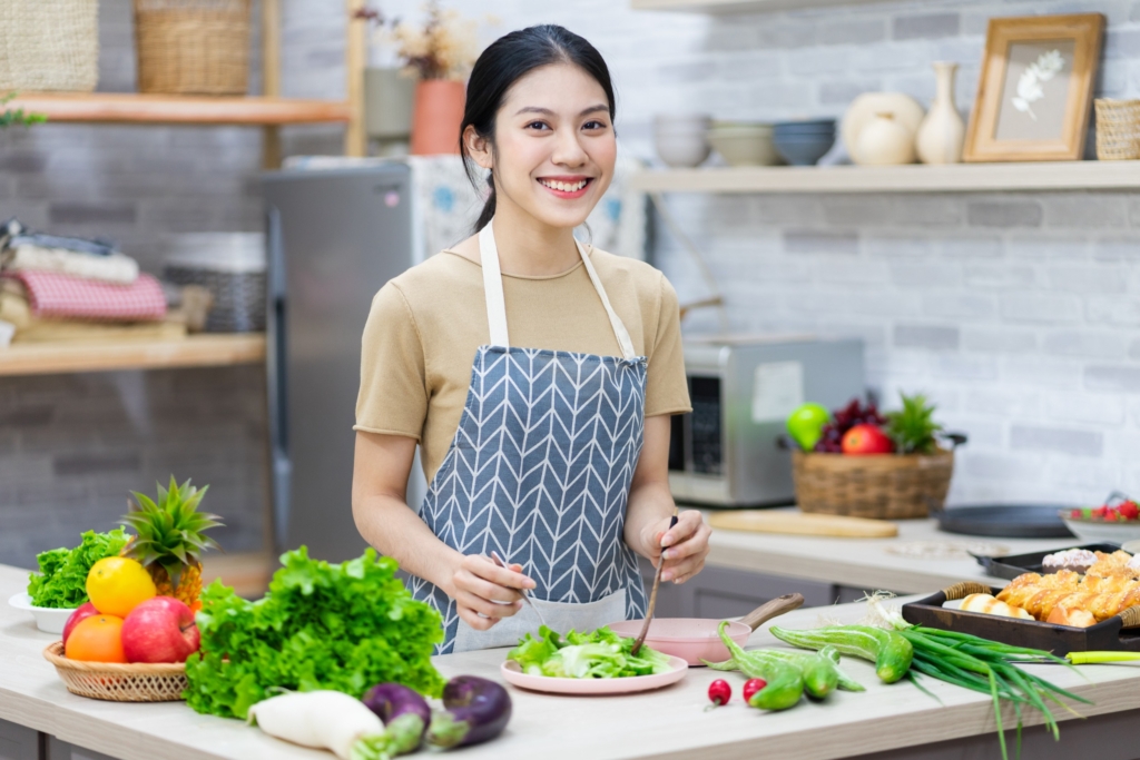 自己一個人煮飯吃飯也不要將就隨便煮,妳值得被好好對待。圖/123RF圖庫