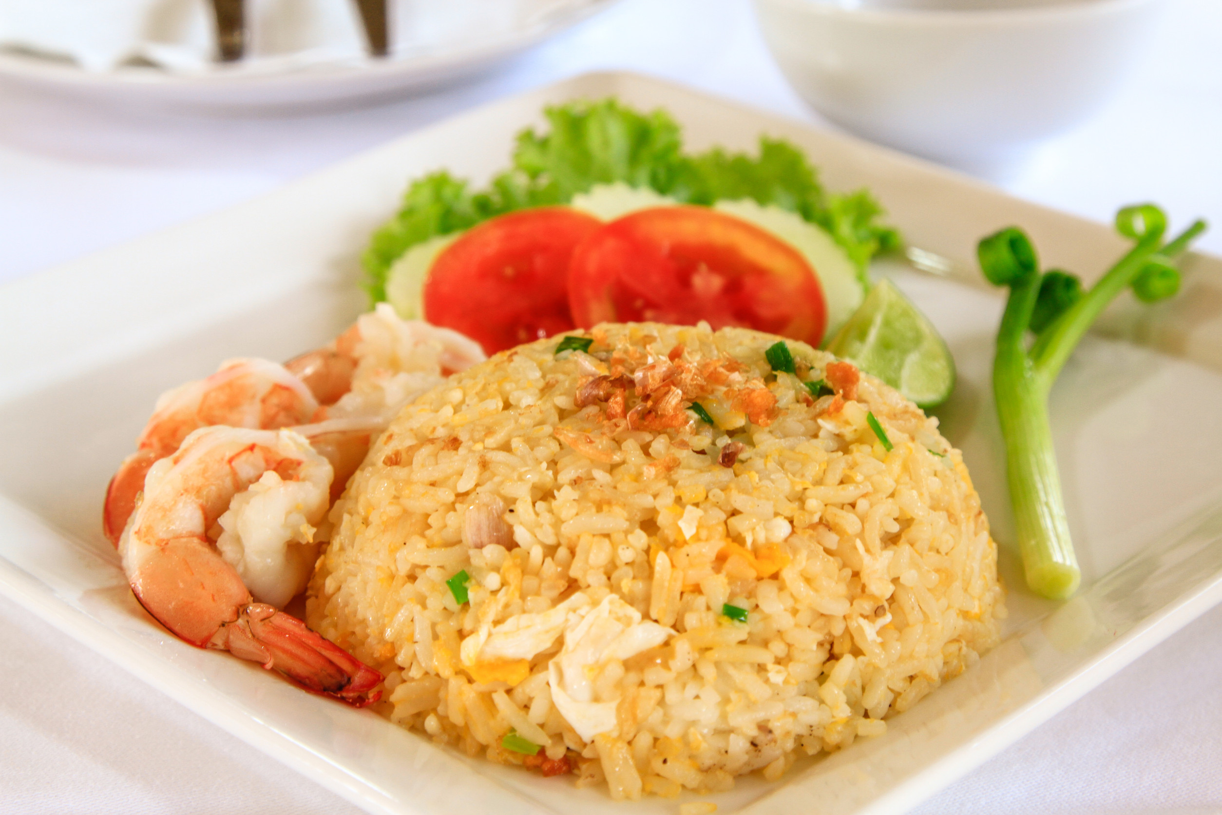 也可以使用冷凍海鮮與冷凍蔬菜,創造出豐富多彩的海鮮蛋炒飯。圖/123RF圖庫